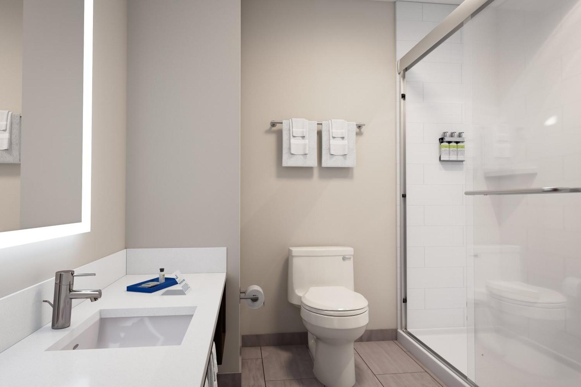 Holiday Inn Express & Suites Fresno Airport By Ihg Buitenkant foto