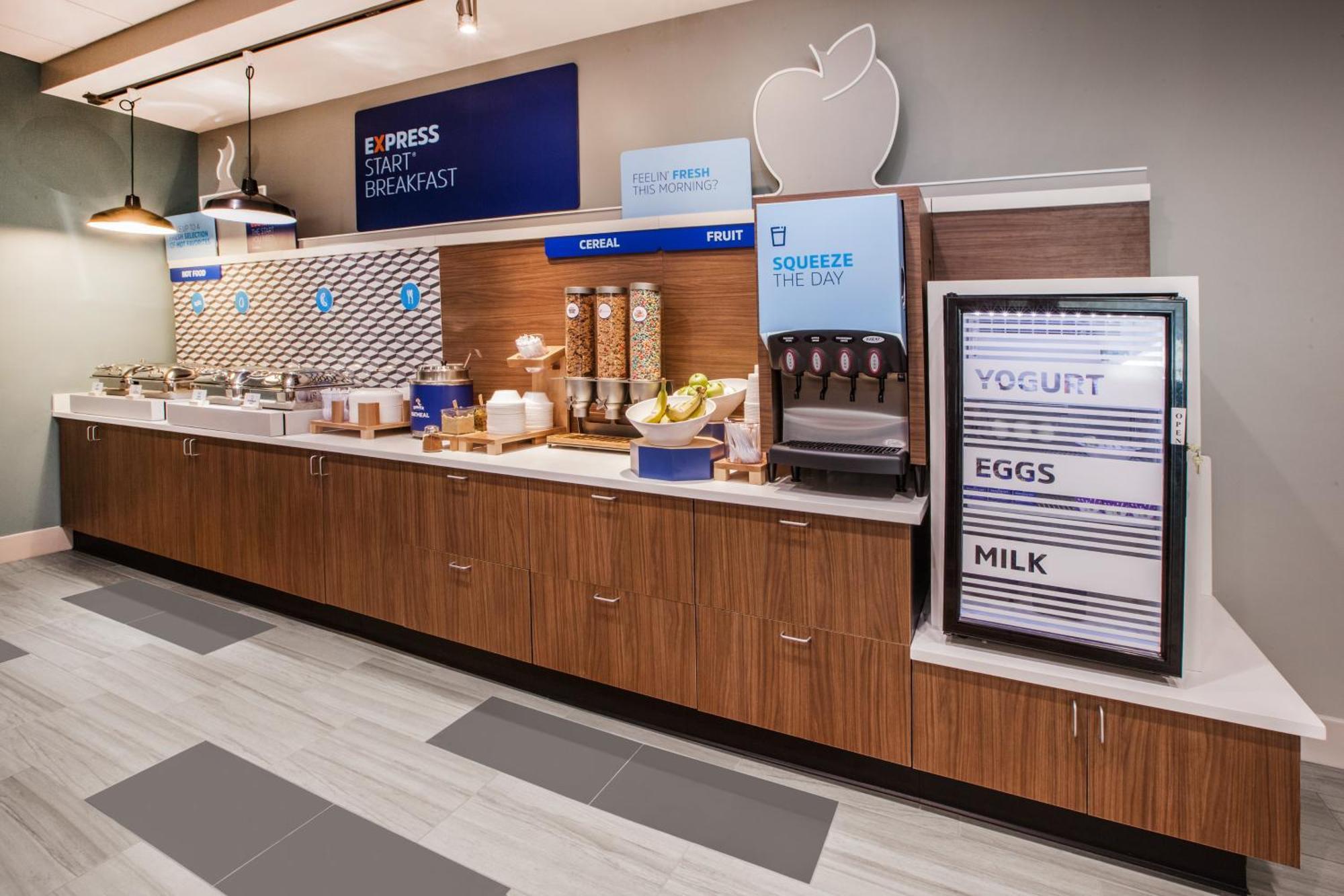 Holiday Inn Express & Suites Fresno Airport By Ihg Buitenkant foto