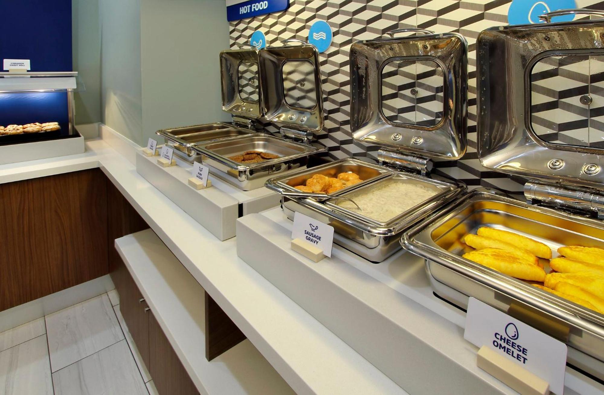 Holiday Inn Express & Suites Fresno Airport By Ihg Buitenkant foto